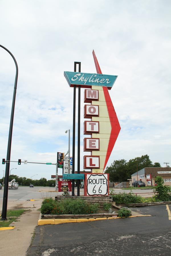 Skyliner Motel Stroud Exterior photo